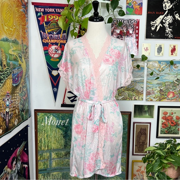 Vintage Floral Robe - Picture 1 of 7